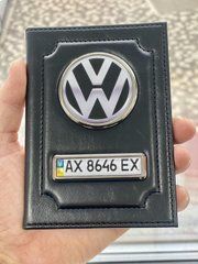 Шкіряна обкладинка для автодокументів з логотипом VOLKSWAGEN і держ. номером авто чорна глянсова шкіра