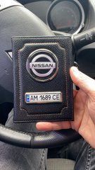 Шкіряна обкладинка для автодокументів з логотипом NISSAN і держ. номером авто ребриста шкіра з жовтою ниткою