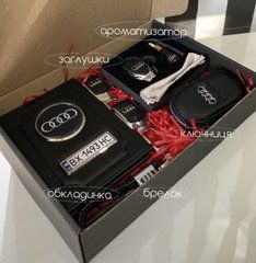 Подарунковий набір аксесуарів з логотипом авто AUDI